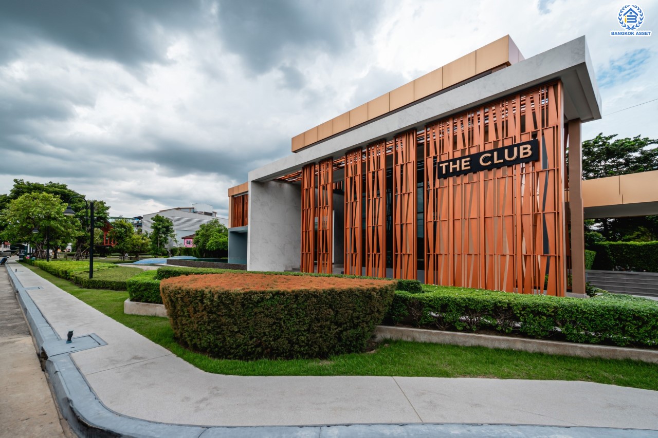 บ้านมือสองตกแต่งใหม่ ม.เดอะซิตี้ ราชพฤกษ์-ปิ่นเกล้า หลังมุม เนื้อที่ 71.8 ตร.ว. ดีไซน์ตอบทุกไลฟ์สไตล์ ฟังก์ชัน 3 ห้องนอน 5 ห้องน้ำ 1 ห้องอเนกประสงค์ 1 ห้องแม่บ้าน จอดรถได้ 2 คัน บนทำเลติดถนนใหญ่ เชื่อมต่อทุกเส้นทาง ใกล้รถไฟฟ้าสายสีม่วง "สถานีบางรักใหญ่" และจุดขึ้นทางด่วน "ศรีรัช"